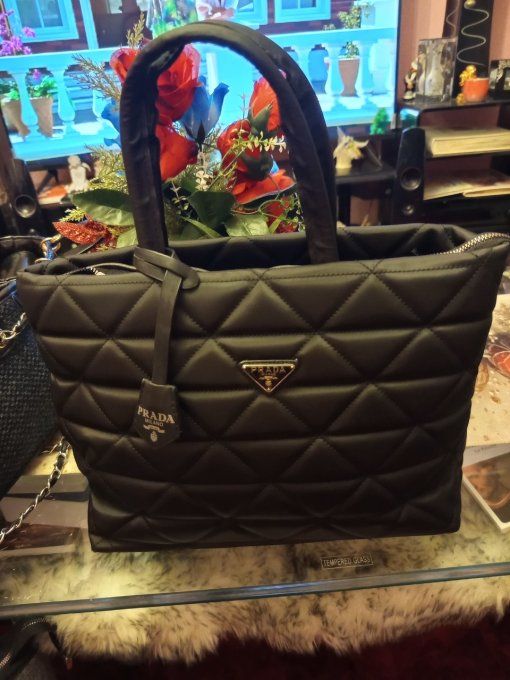 sac à main de luxe de couleur noir