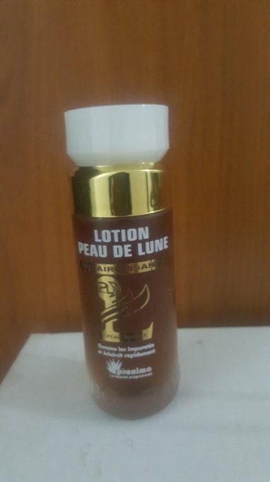 Peau De lune lotion gommante Eclaircissante anti tâches anti imperfections.