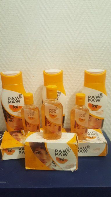 PAW PAW gamme de lait super eclaircissant anti tâche .riche  en papaye et vitamine E