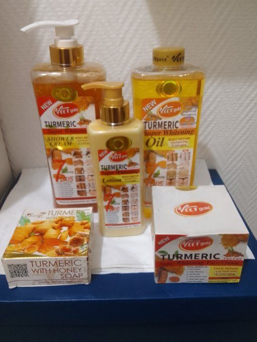 Veet Gold Tumeric gamme de lait clarifiante éclaircissante effaceurs de tâches sombres 